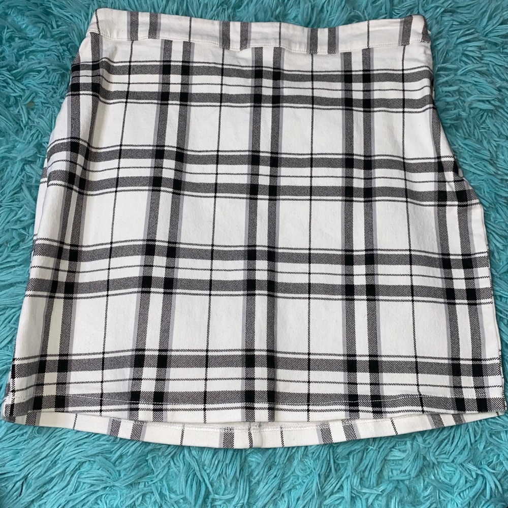 Plaid skirt (white and black)